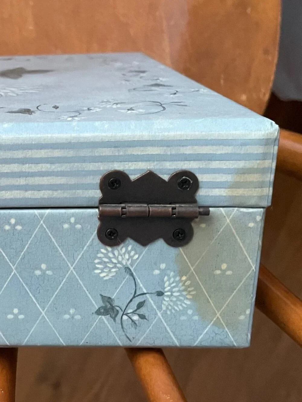 Antique-style Jewelry Box